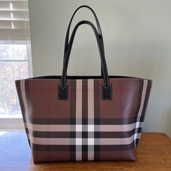 ***SALE*** BURBERRY Check E-Canvas Tote Bag - EXCELLENT USED CONDITION - Picture 6 of 12